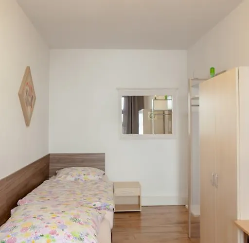 Pension Klingenstr. 23 بيت ضيافة لبسيا