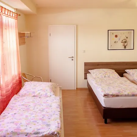 بيت ضيافة Pension Klingenstr. 23 2*